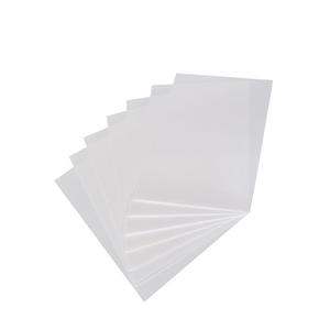 7 FEUILLES PLASTIQUE FOU BlancHES 20X30CM