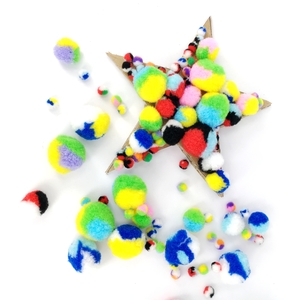 POMPONS TRICOLORES - 200 PIECES DIAMETRES ET COULEURS ASSORTIES